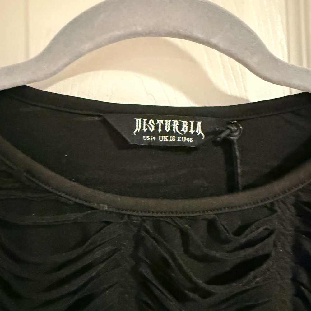 Disturbia Feud Distressed Top - Picture 4 of 13